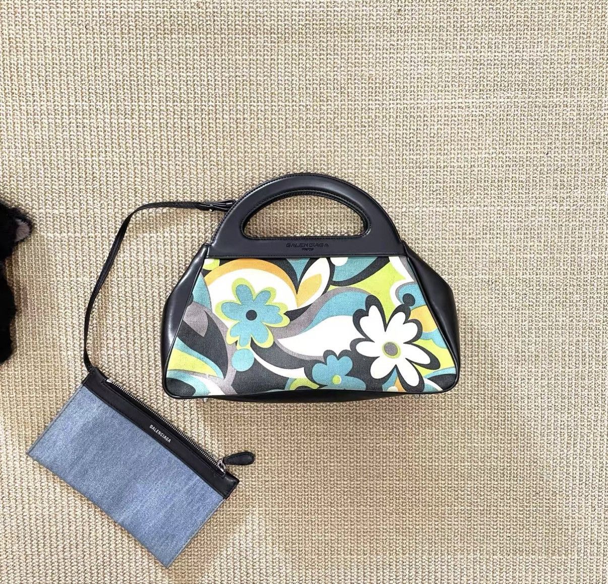 Balenciaga Balenciaga Leather Panel Geometric Floral Dumpling Bag J29 Size ONE SIZE - 1 Thumbnail