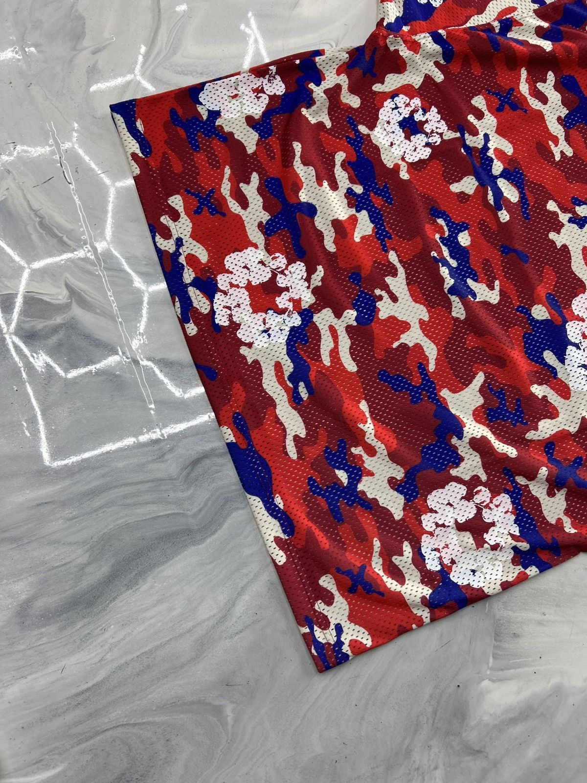 DENIM TEARS Denim Tears Red Blue Camo Cotton Wreath Jersey Size M Size US M / EU 48-50 / 2 - 4 Thumbnail