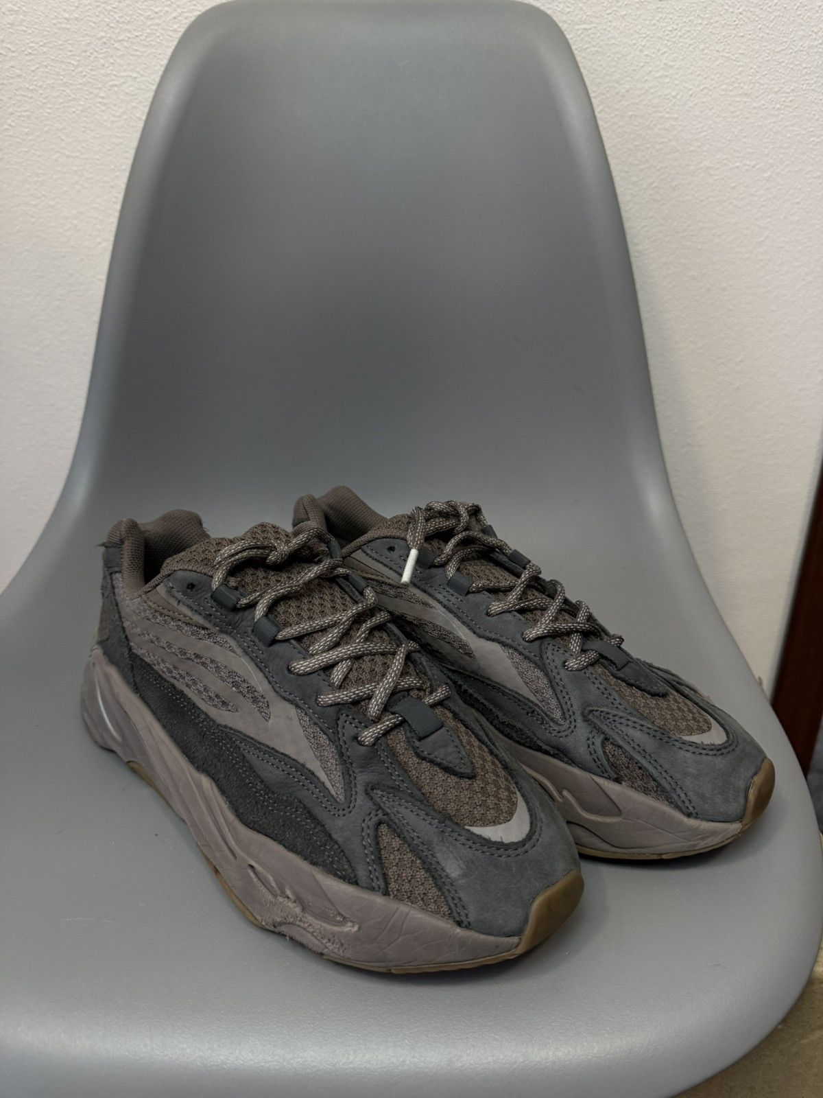 Adidas × Kanye West Adidas Yeezy Boost 700 v2 size 9 Size US 9 / EU 42 - 11 Thumbnail