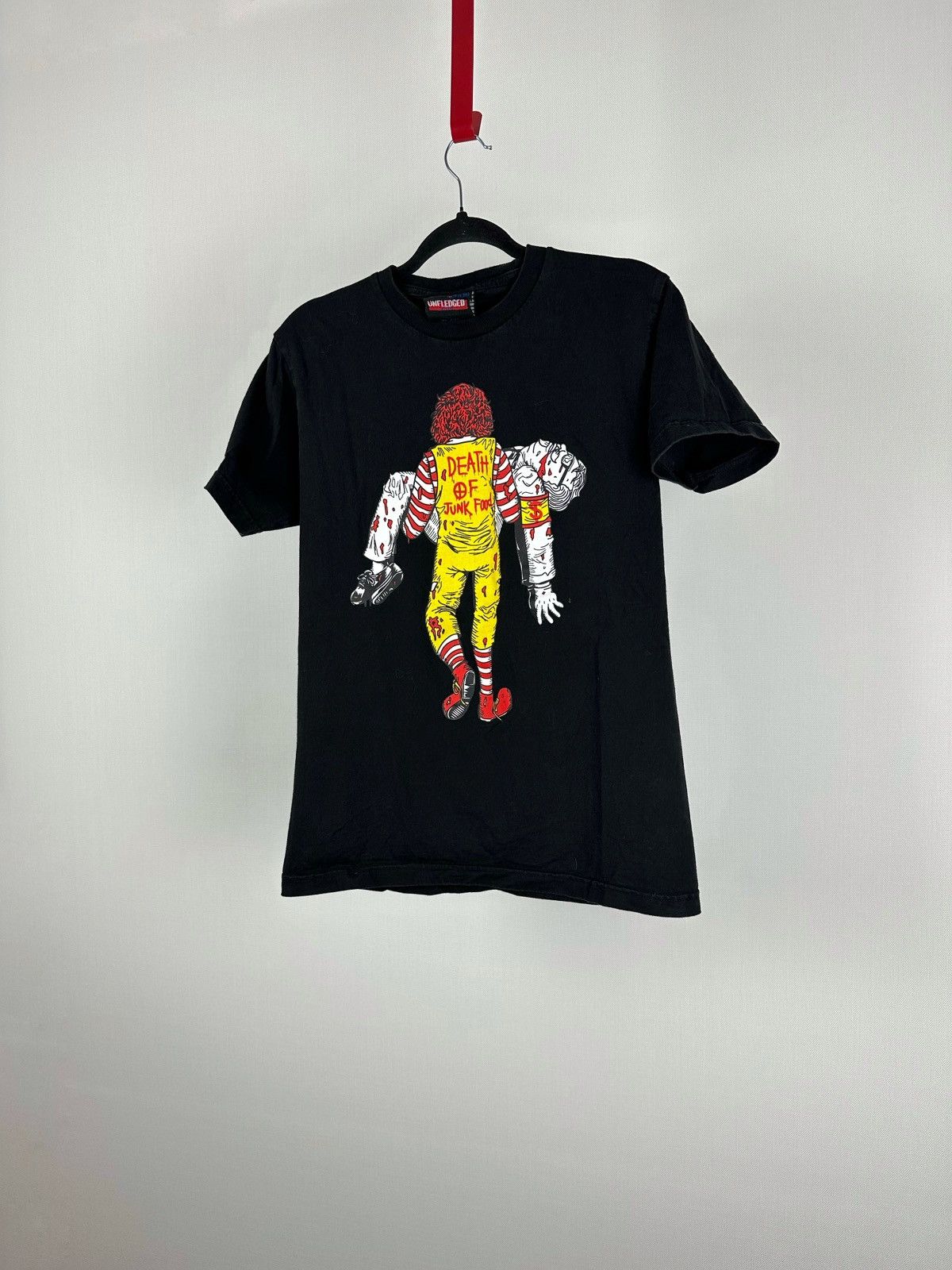 Vintage VINTAGE DEATH OF JUNK FOOD MCDONALDS VS KFC GRAPHIC TEE RARE Size US S / EU 44-46 / 1 - 2 Thumbnail