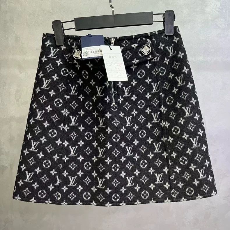 Louis Vuitton Louis Vuitton Black Logo Print Mini Skirt Size US 34 / EU 50 - 1 Thumbnail