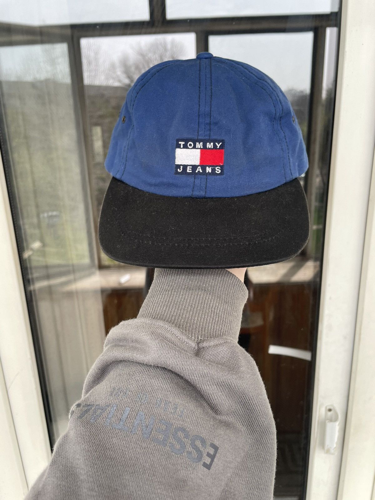 Tommy Hilfiger Vintage Tommy Hilfiger Cap 🧢 Size ONE SIZE - 1 Thumbnail