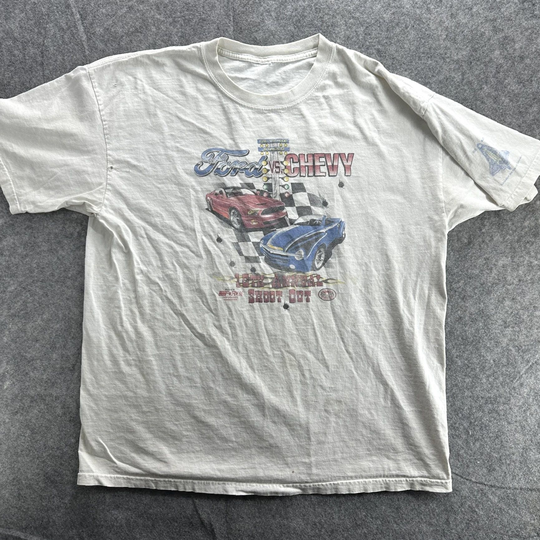 Hanes VINTAGE Ford vs Chevy T-Shirt Mens Large Cars Racing Automotive 2000s Drag Racing Size US L / EU 52-54 / 3 - 2 Thumbnail