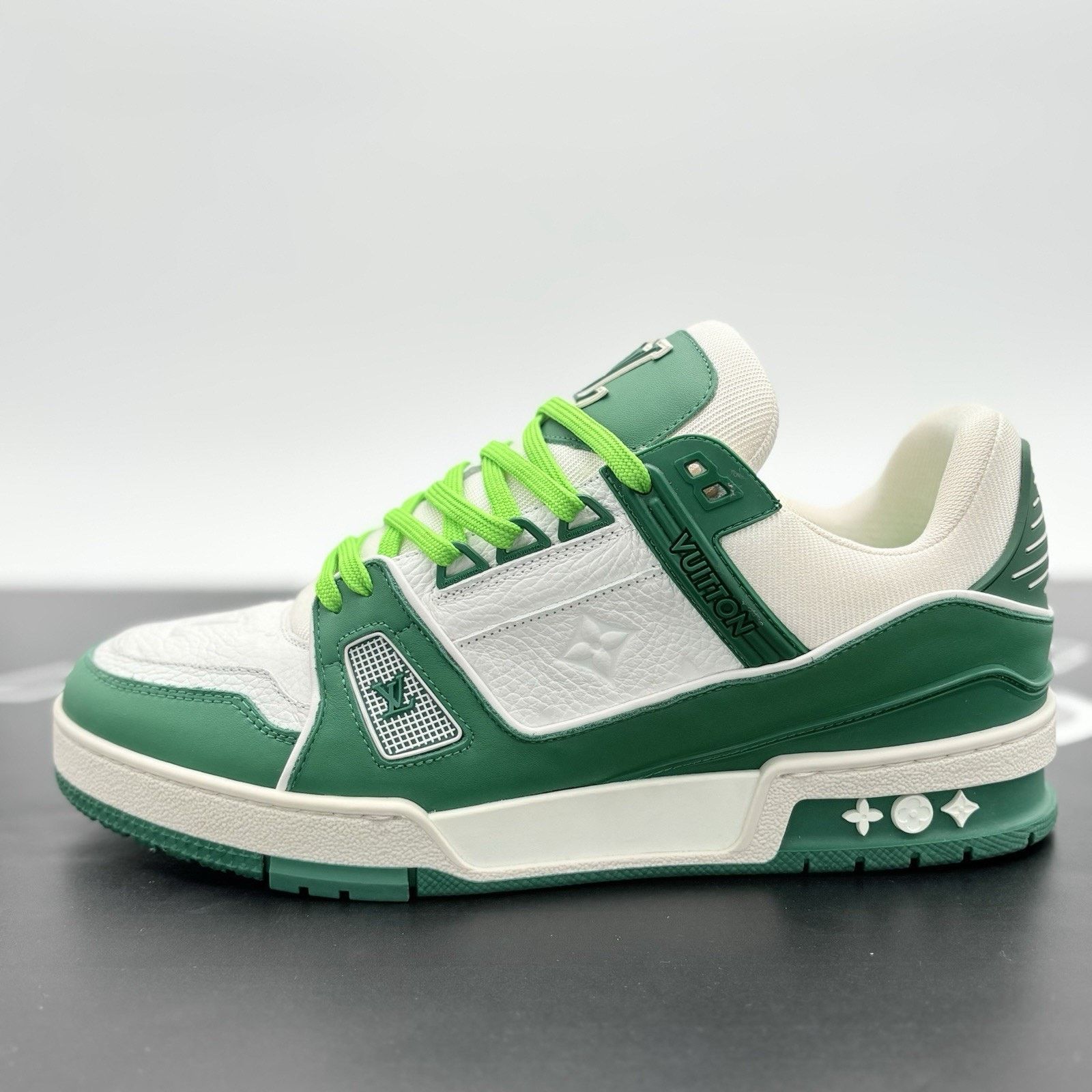 Louis Vuitton (8-8.5 US) Louis Vuitton LV Trainer ' Green ' | EXCELLENT! Size US 8 / EU 41 - 8 Thumbnail