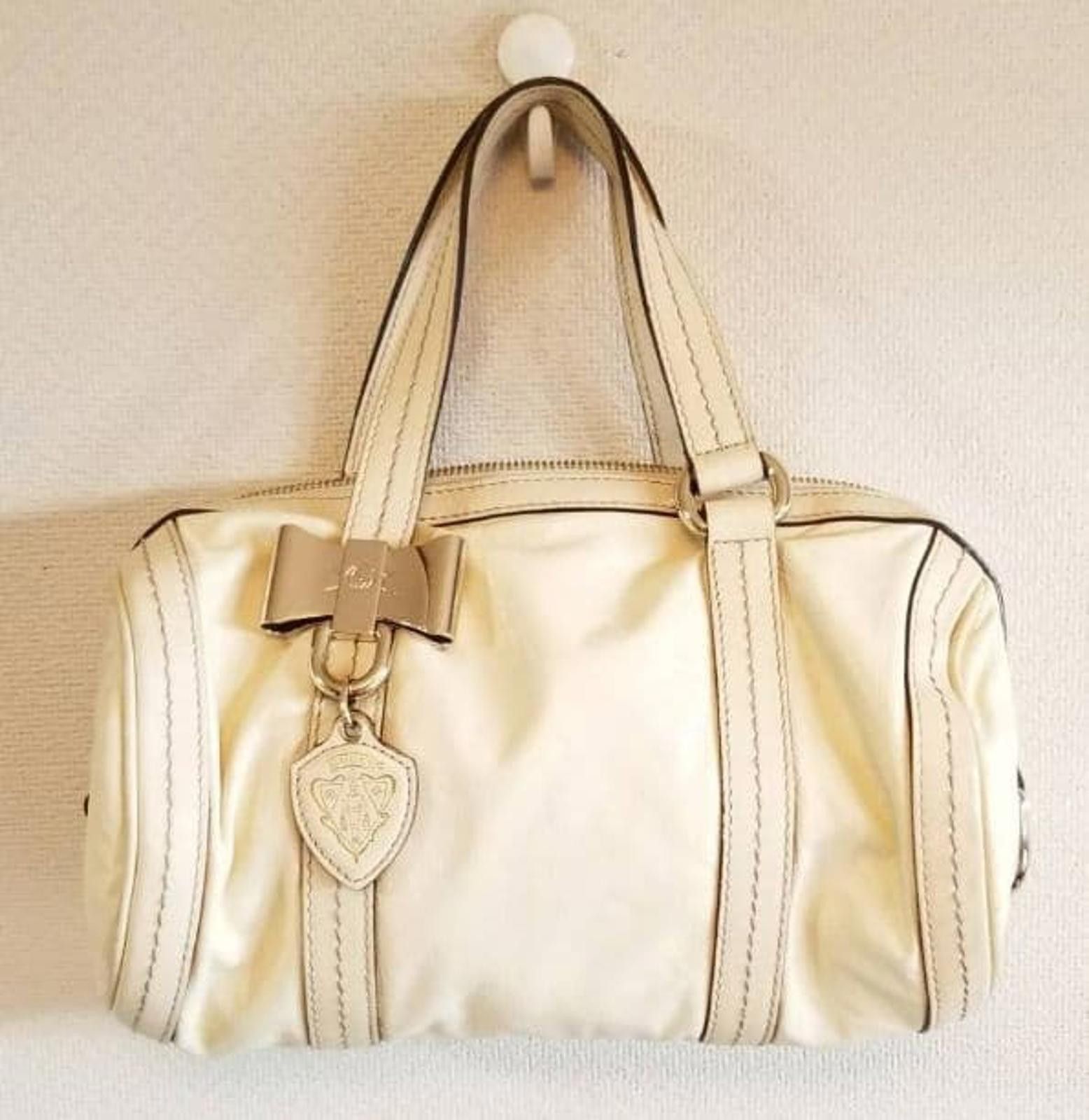 Gucci Gucci - Cream Leather Handbag Gold Bow Charm Size ONE SIZE - 3 Thumbnail