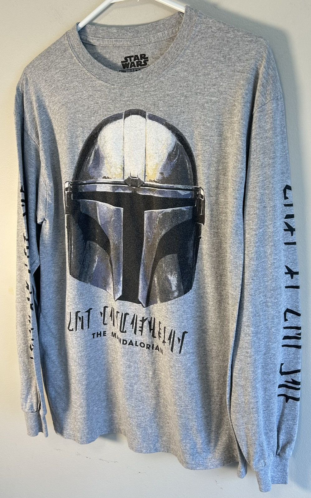 Star Wars Star Wars The Mandalorian Din Djarin Mens Shirt Gray Size M Size US M / EU 48-50 / 2 - 3 Thumbnail