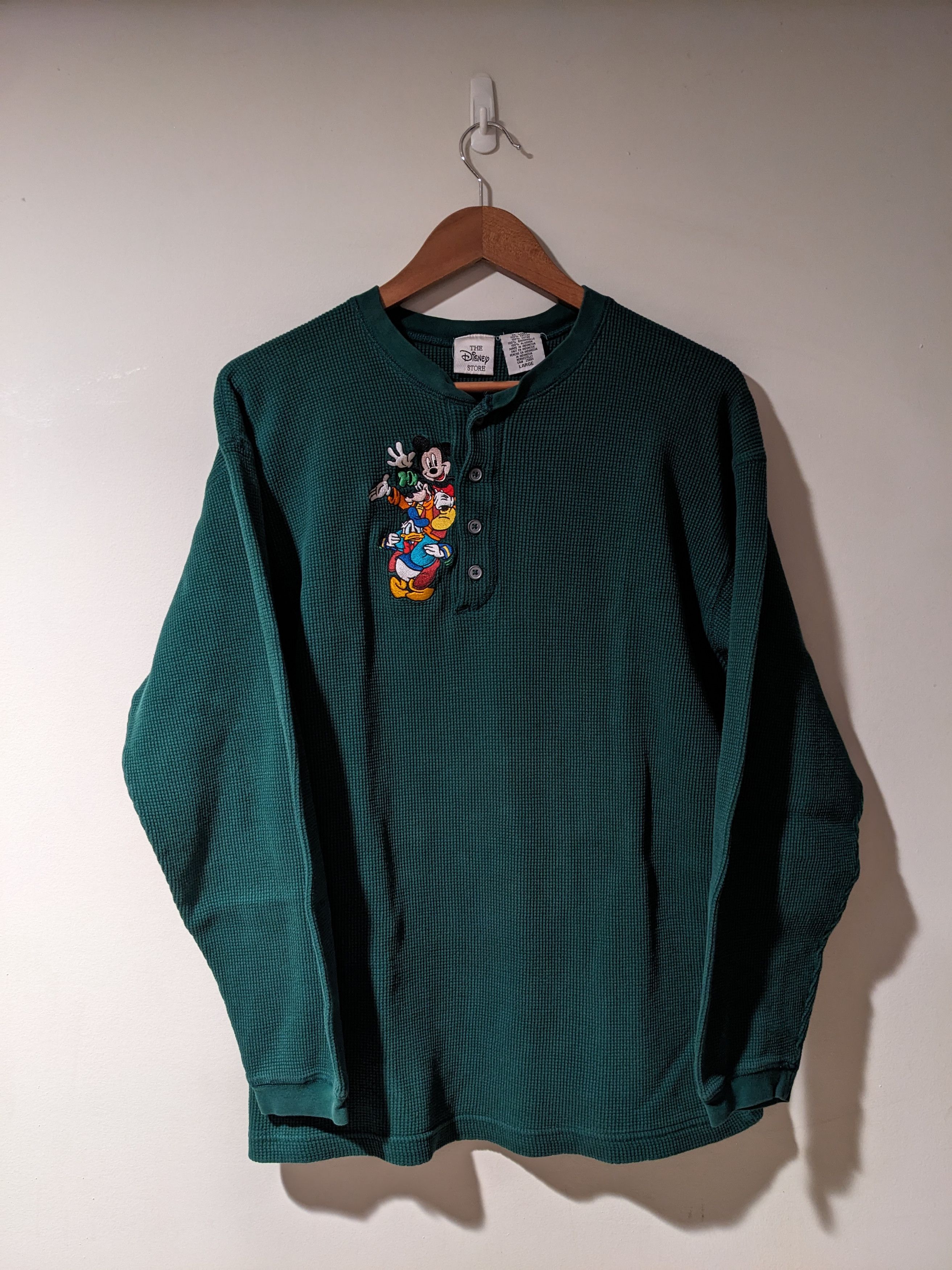 VINTAGE M 90s DISNEY 2024 STORE DENIM MICKEY DONALD GOOFY EMBROIDERED LONG SLEEVE Y2K