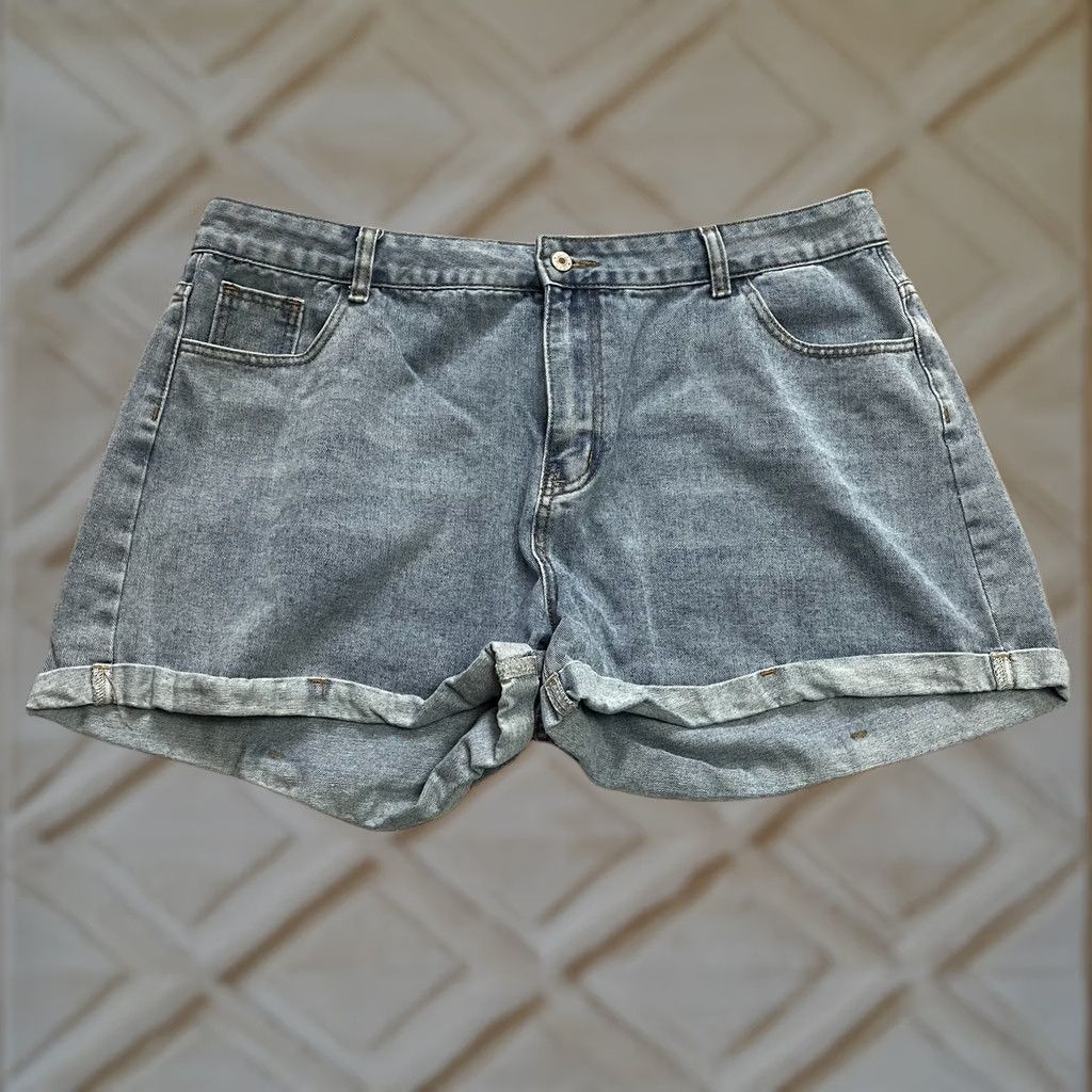Shein Shein Bermuda Jean Shorts Womens 3XL Blue Denim High Rise Rolled Faded Wash 3" Size 40" / US 18 - 1 Thumbnail