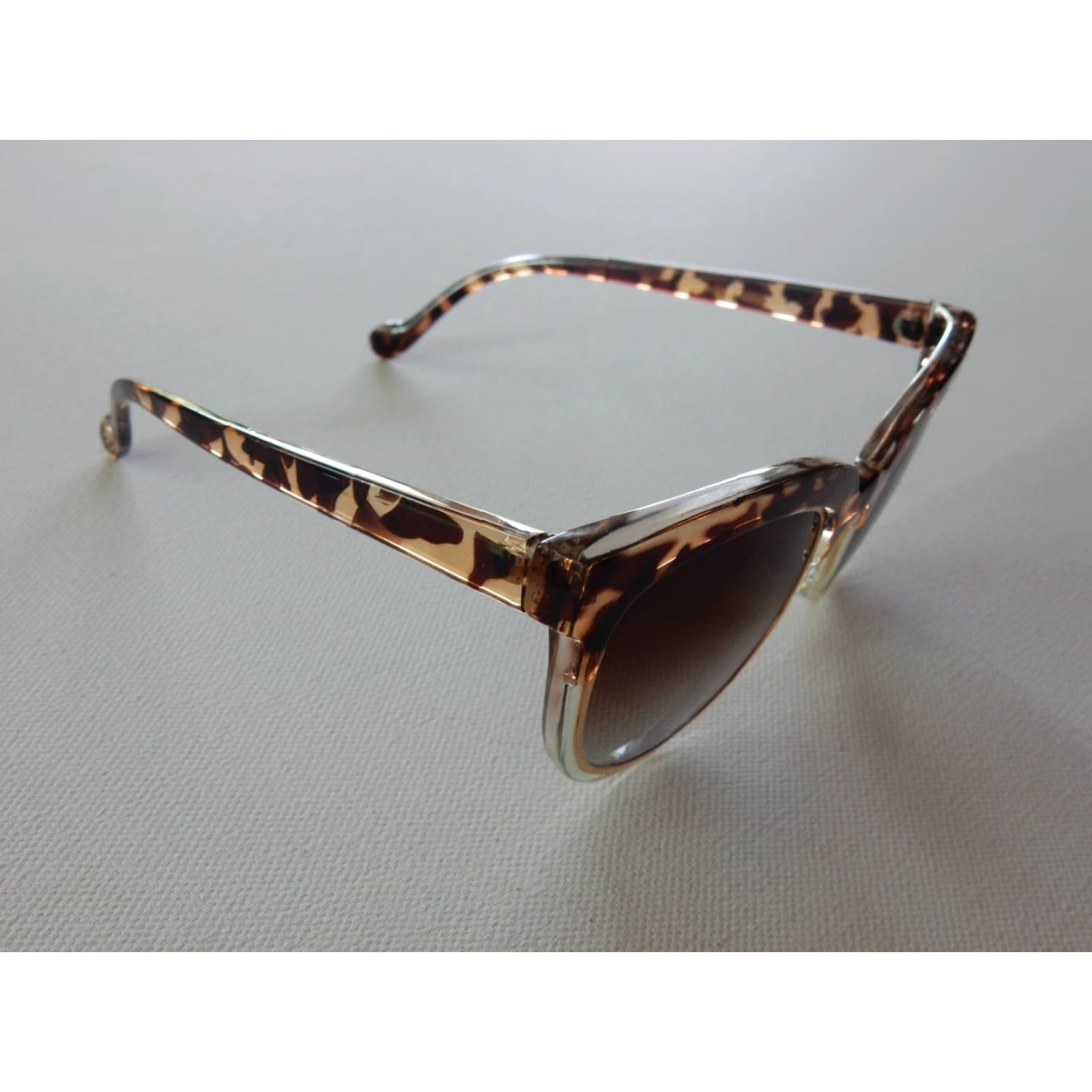 Jessica Simpson Jessica Simpson Tortoise Sunglasses Women Small Scratches Fashion Accessories Size ONE SIZE - 3 Thumbnail