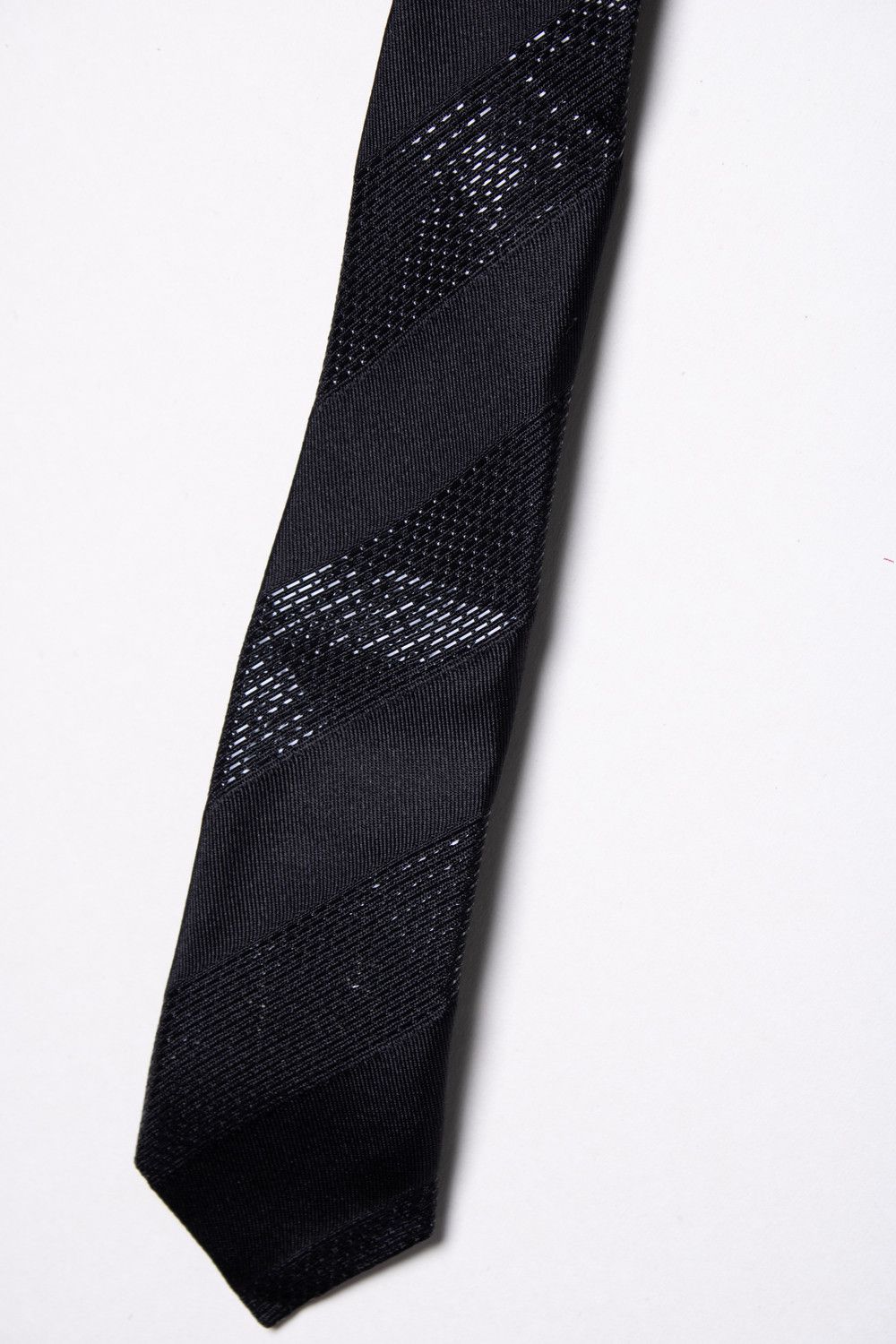 Saint Laurent Paris Saint Laurent, diagonal black striped shiny tie Size ONE SIZE - 4 Thumbnail