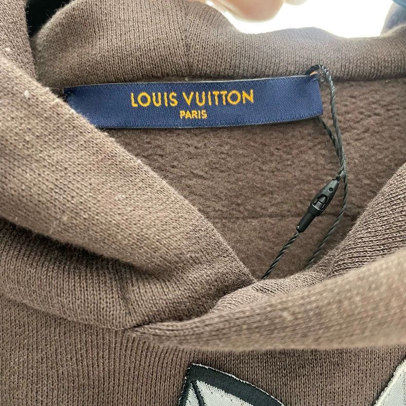 Louis Vuitton Louis Vuitton Bee flannel embroidered hooded sweatshirt 250 Size US M / EU 48-50 / 2 - 4 Thumbnail