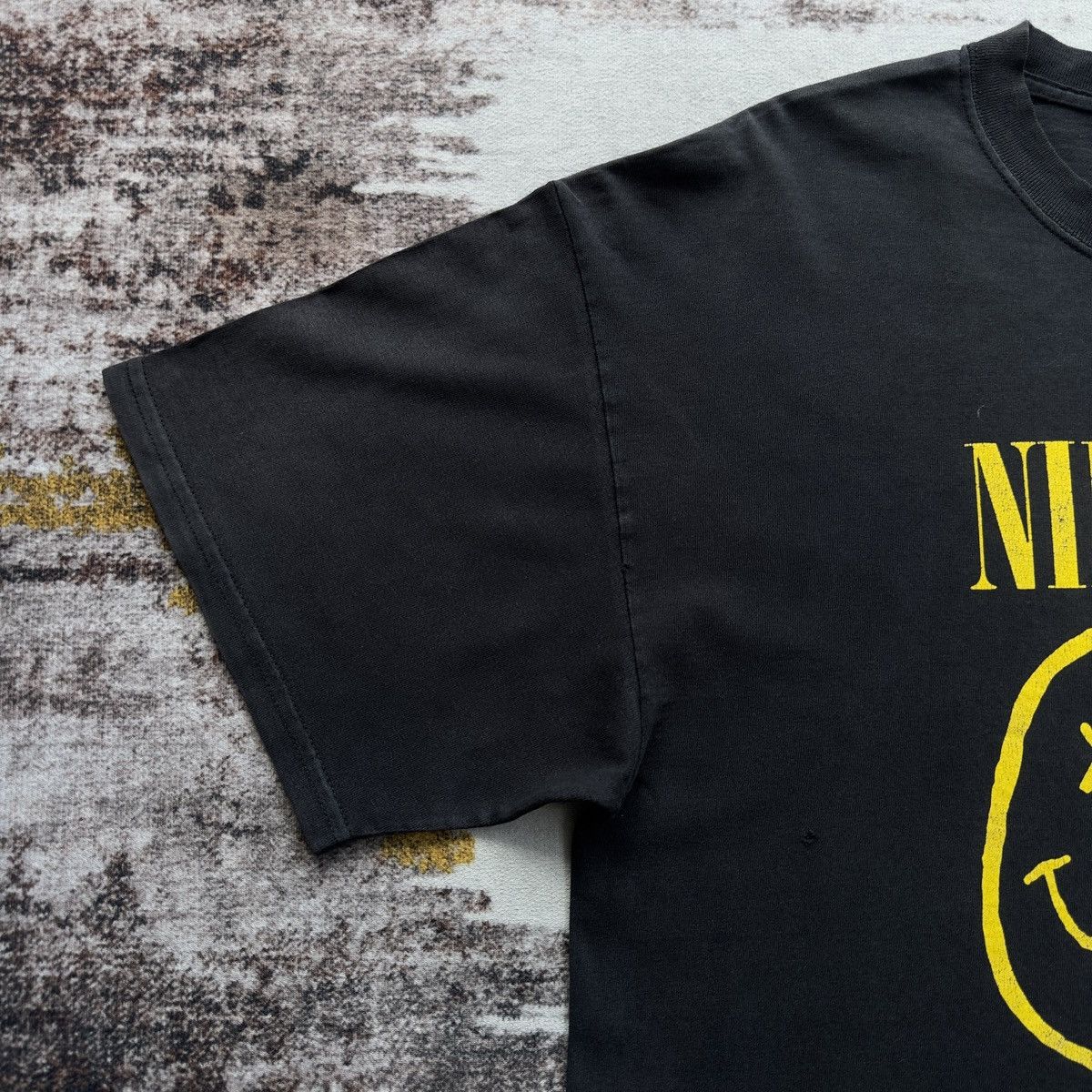 Band Tees VINTAGE NIRVANA COPYRIGHT 1992 SMILEY FACE 90’S Size US L / EU 52-54 / 3 - 4 Thumbnail
