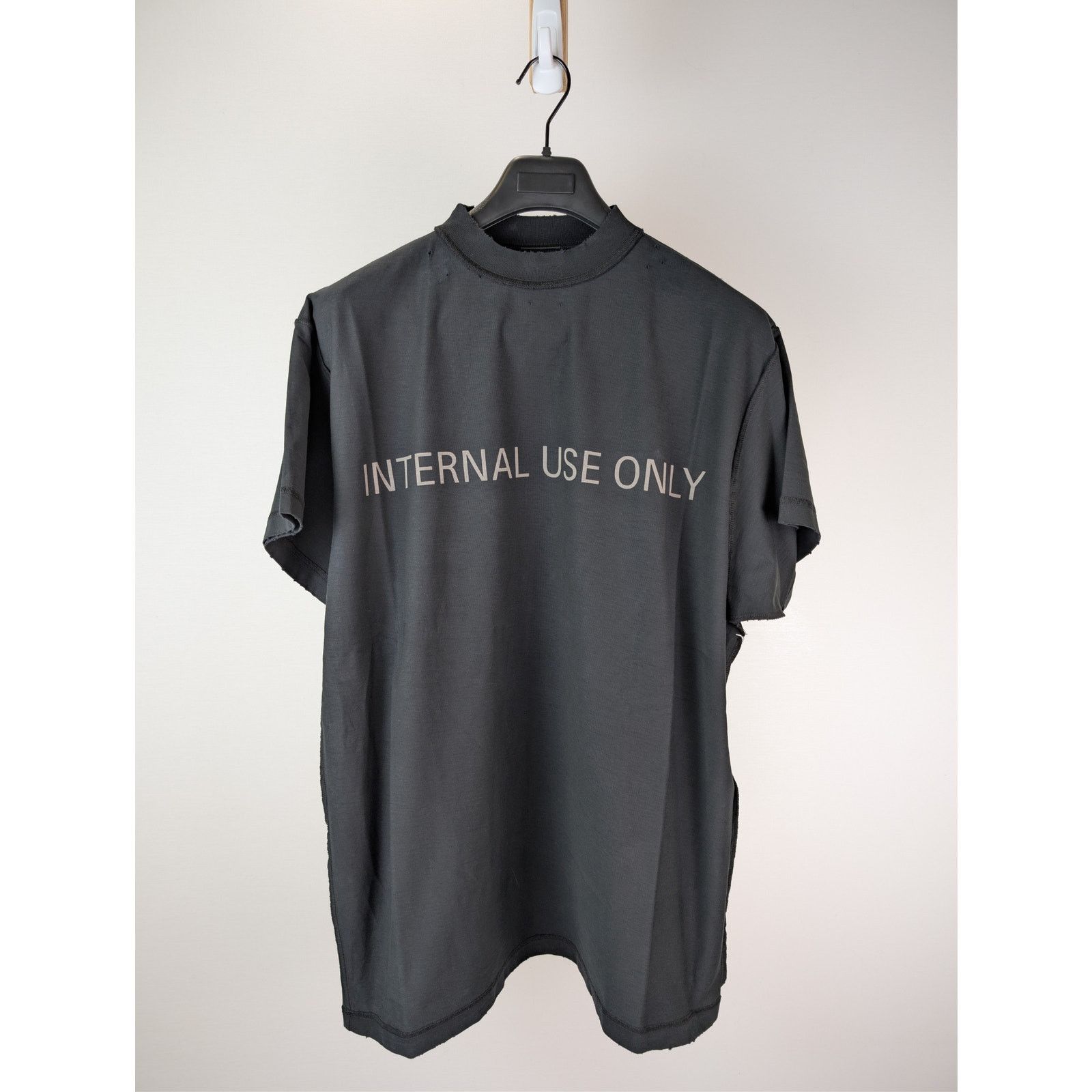 Balenciaga o1rshd1 Internal Use Only Inside-Out Vintage Jersey T-Shirt Size US L / EU 52-54 / 3 - 8 Thumbnail