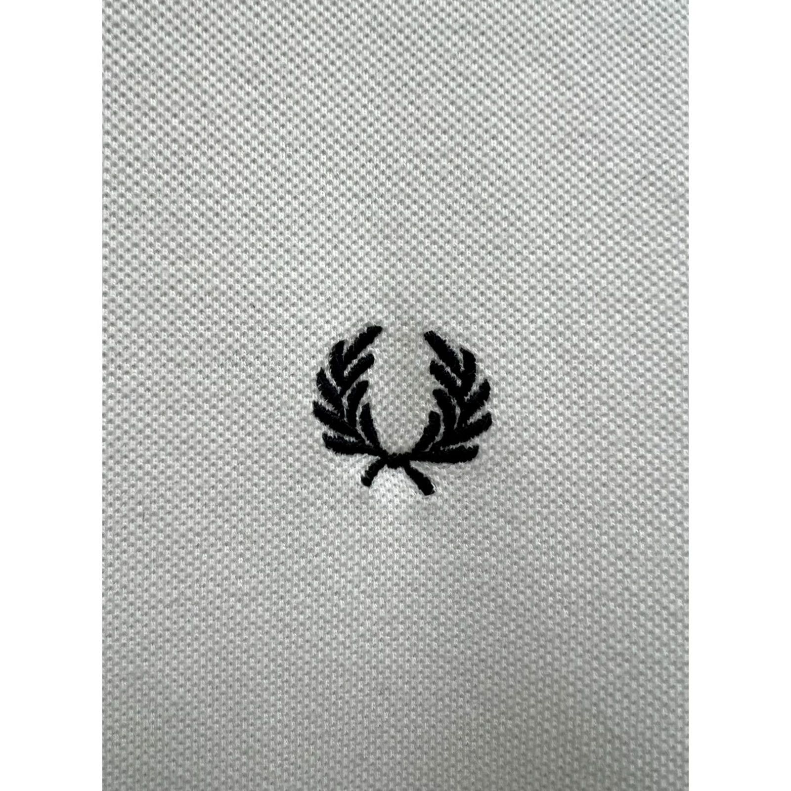 Fred Perry Fred Perry Shirt Mens S White Cotton Logo Crew Neck 40s Casual Short Sleeve Size US S / EU 44-46 / 1 - 5 Thumbnail