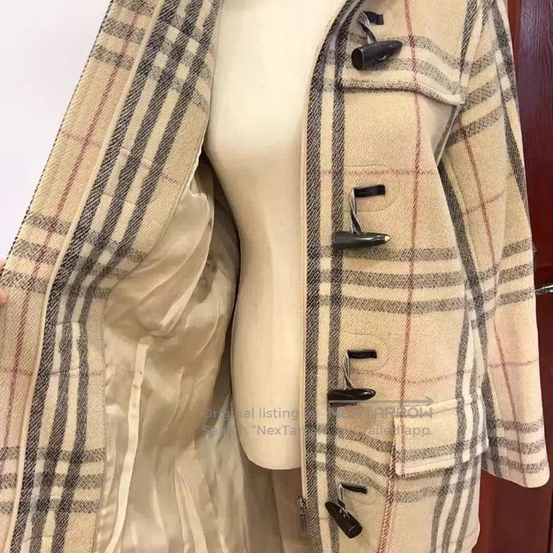 Burberry Burberry Women's Khaki Wool Duffle Coat. Size M / US 6-8 / IT 42-44 - 2 Thumbnail
