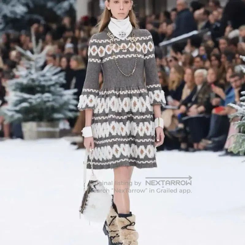 Chanel Chanel Brown Knit Dress with Pattern . Size XXS / US 00 / IT 34 - 8 Thumbnail