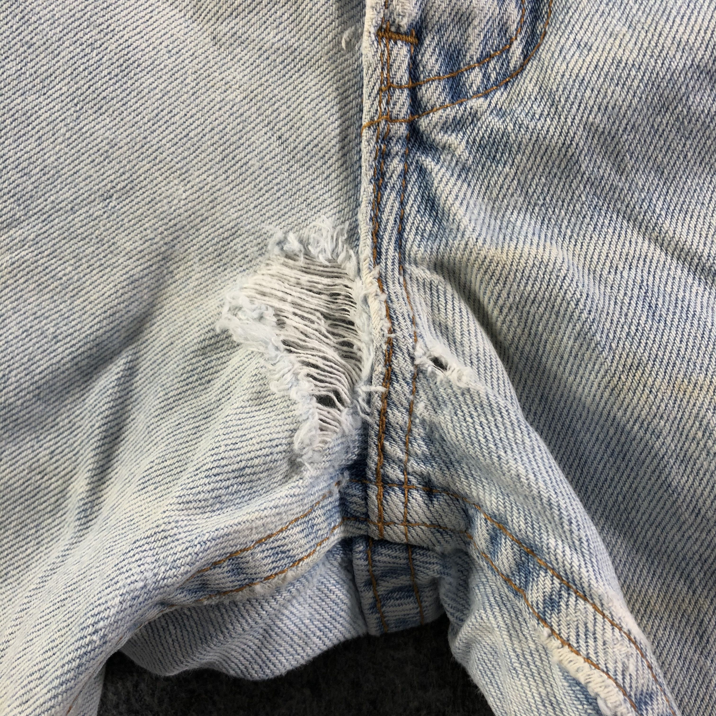 Levi's Vintage Light Wash Levis 550 Jeans-J3283 Size US 35 - 8 Thumbnail