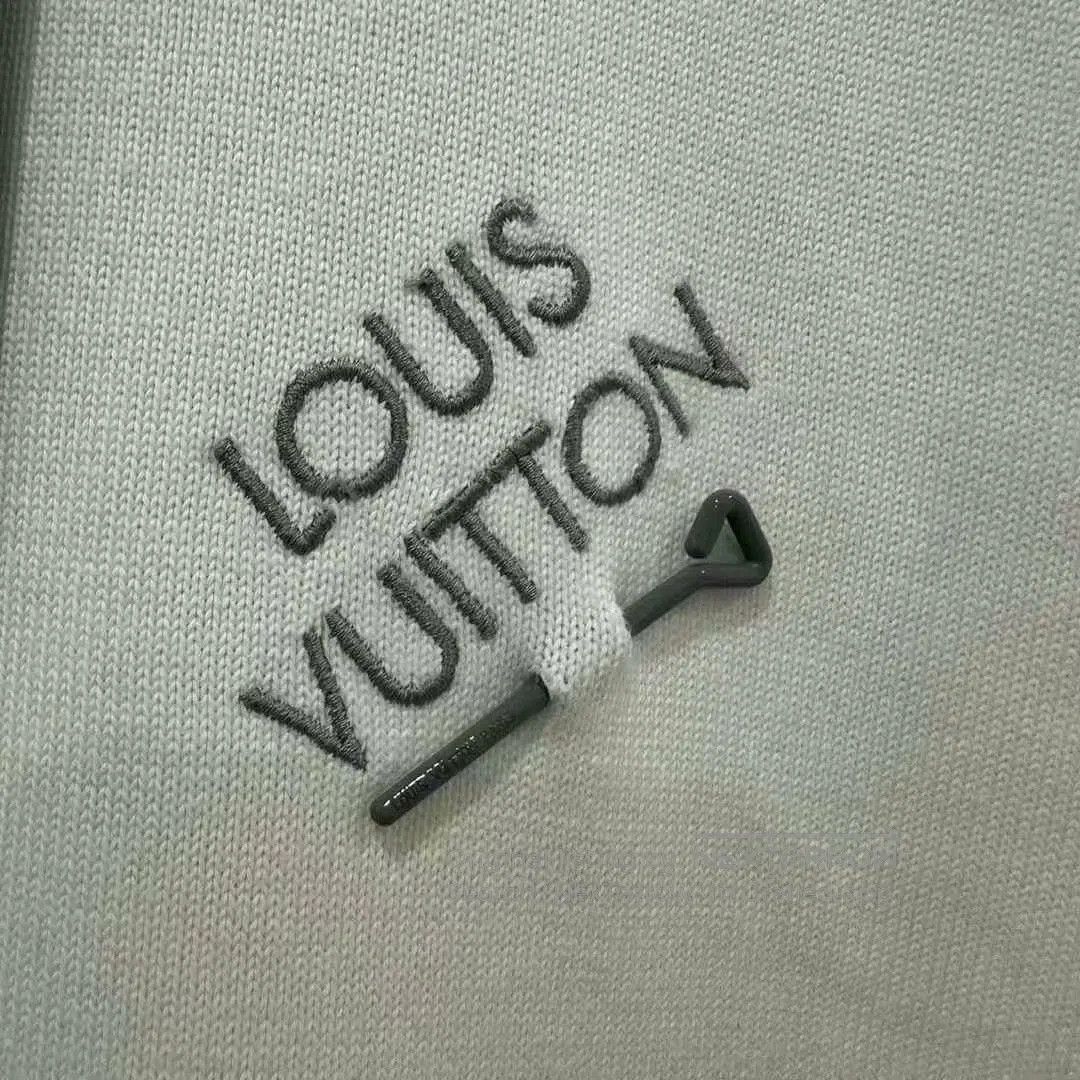 Louis Vuitton louis vuitton embroidered logo short. Size US M / EU 48-50 / 2 - 5 Thumbnail