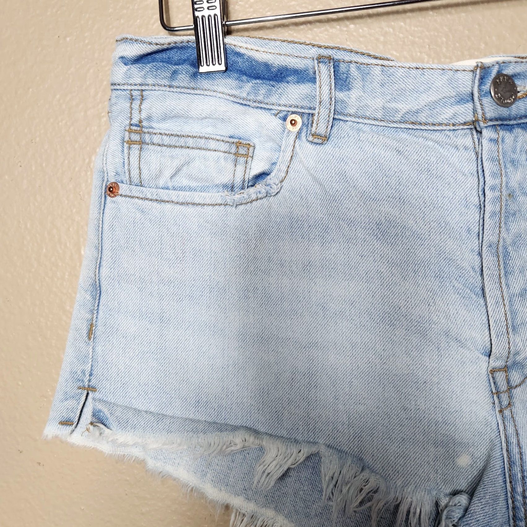 Free People VINTAGE Free People We the Free Button Fly Light Wash Cut Off Jean Shorts 29 Women Denim 5-Pocket Bohemian Festival Girls or Womens Size 29" - 3 Thumbnail