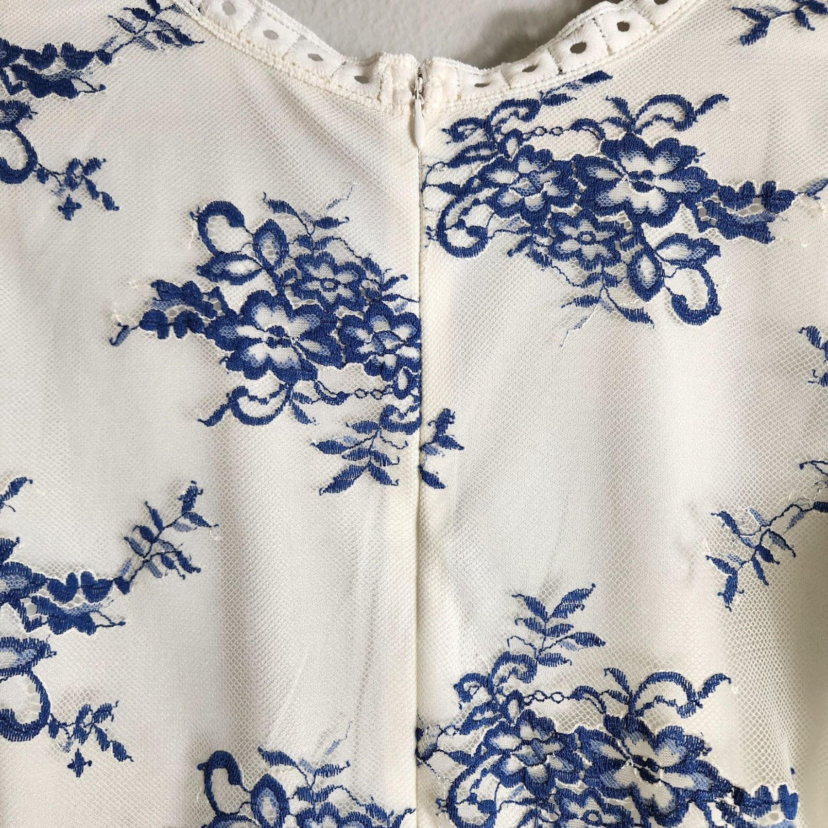 Vintage Peach Love California Maxi Dress White Blue Lace Short Sleeve V-Neck Zip Floral Bohemian Feminine Party/Cocktail M Womens Size 32" / US 10 / IT 46 - 7 Thumbnail