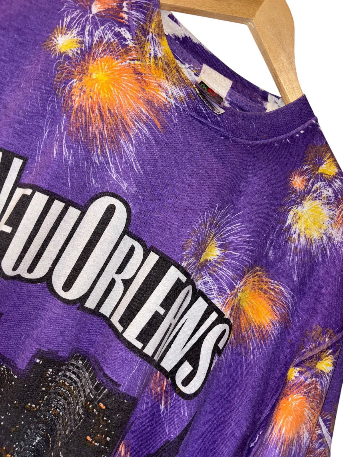 Fruit Of The Loom Vintage 90s New Orleans City AOP T-Shirt Size US XL / EU 56 / 4 - 3 Thumbnail