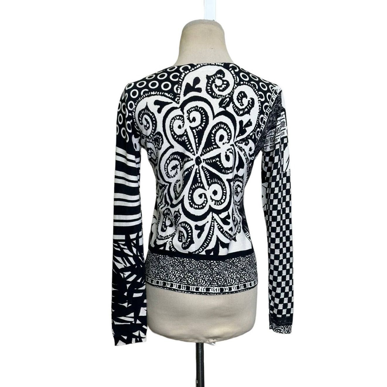 Etro Etro multi print long sleeves v neck sweater size 40- S Size S / US 4 / IT 40 - 10 Thumbnail