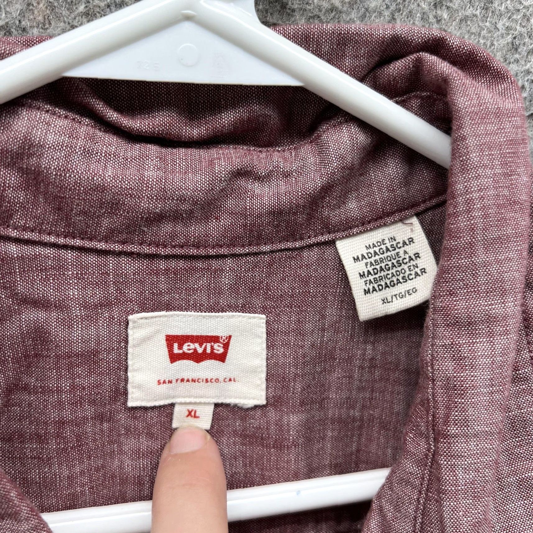 Levi's Levi's Shirt Mens XL Red Chambray Long Sleeve Button Up Pockets Casual Cotton Size US XL / EU 56 / 4 - 2 Thumbnail