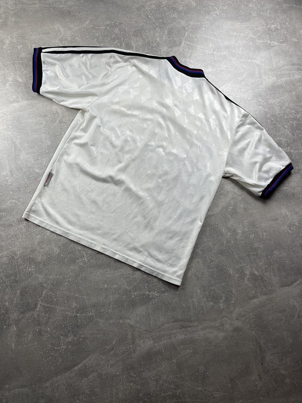 Adidas Adidas FC Bayern Munich Away Football Shirt 1993–95 Vintage Size US L / EU 52-54 / 3 - 11 Thumbnail