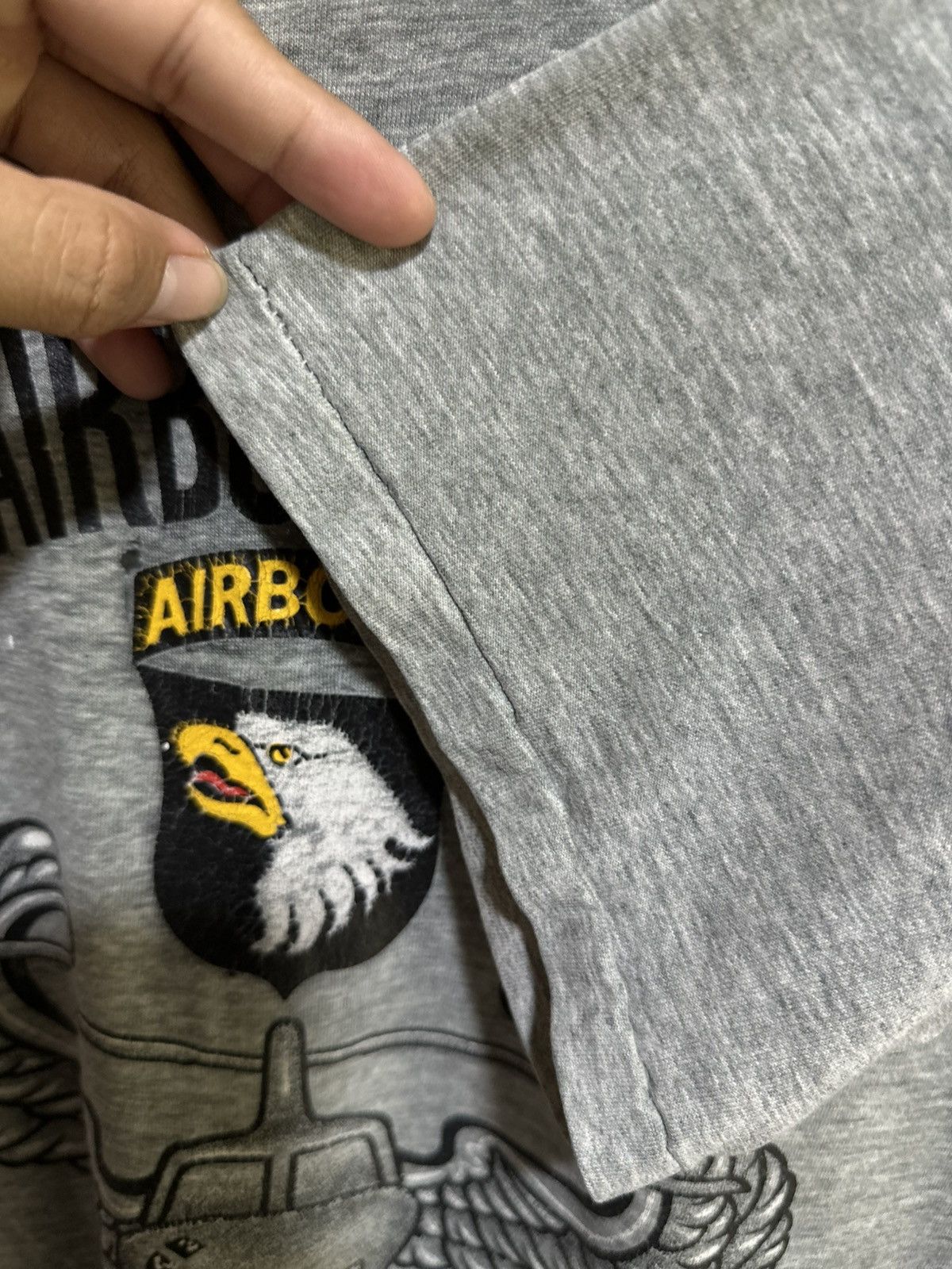 Fruit Of The Loom × Vintage Vintage 90s 101st Airborne Division Faded Tee Size US L / EU 52-54 / 3 - 5 Thumbnail