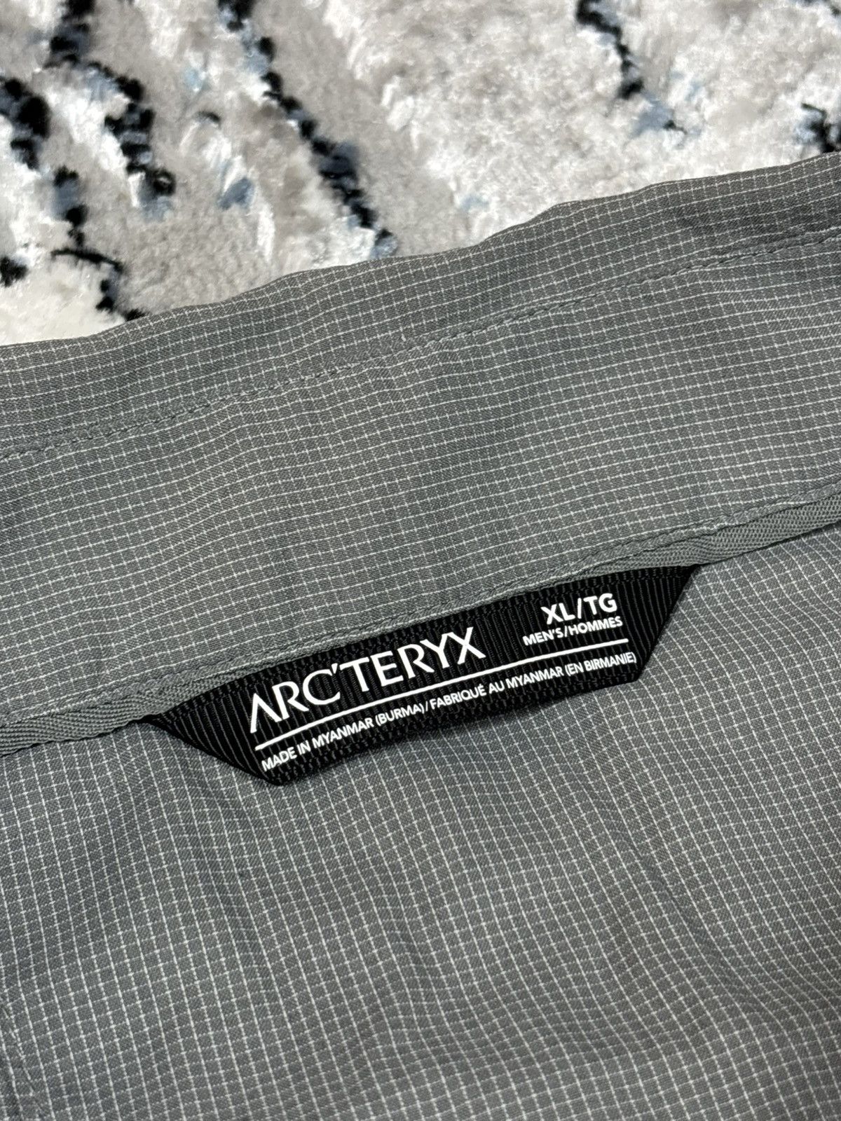 Arc'teryx Vintage Arcteryx windbreaker jacket light logo Streetwear Size US XL / EU 56 / 4 - 5 Thumbnail