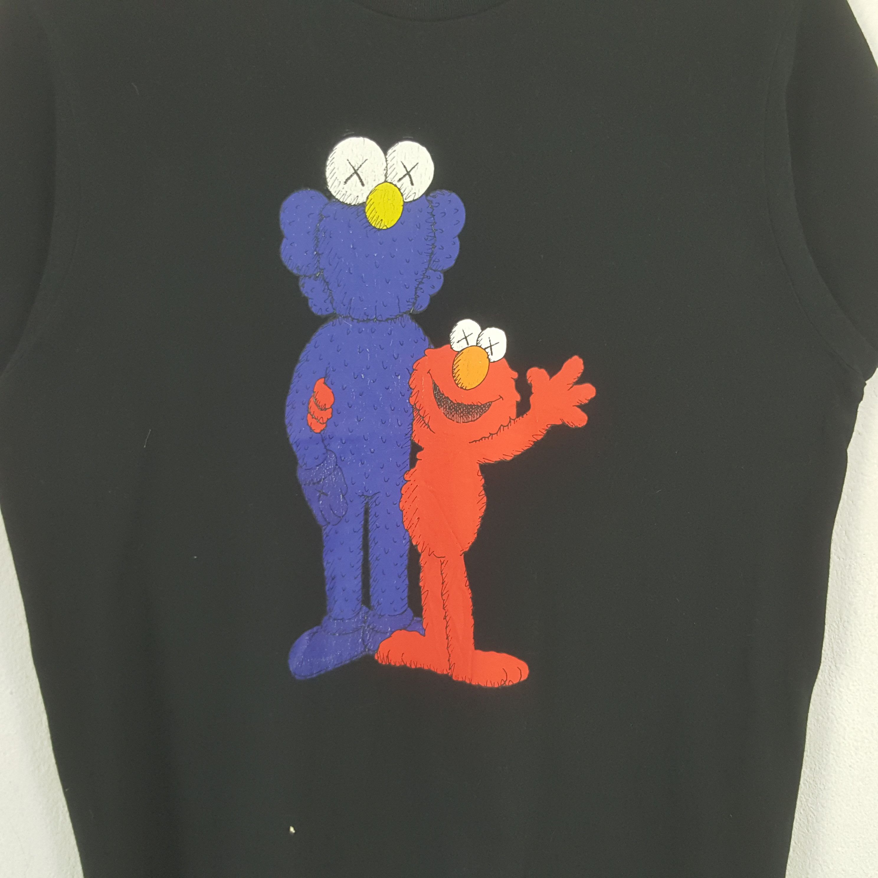 Kaws Vintage Kaws Sesame Street X Uniqlo Cartoon Tshirt RR18 Size US M / EU 48-50 / 2 - 2 Thumbnail