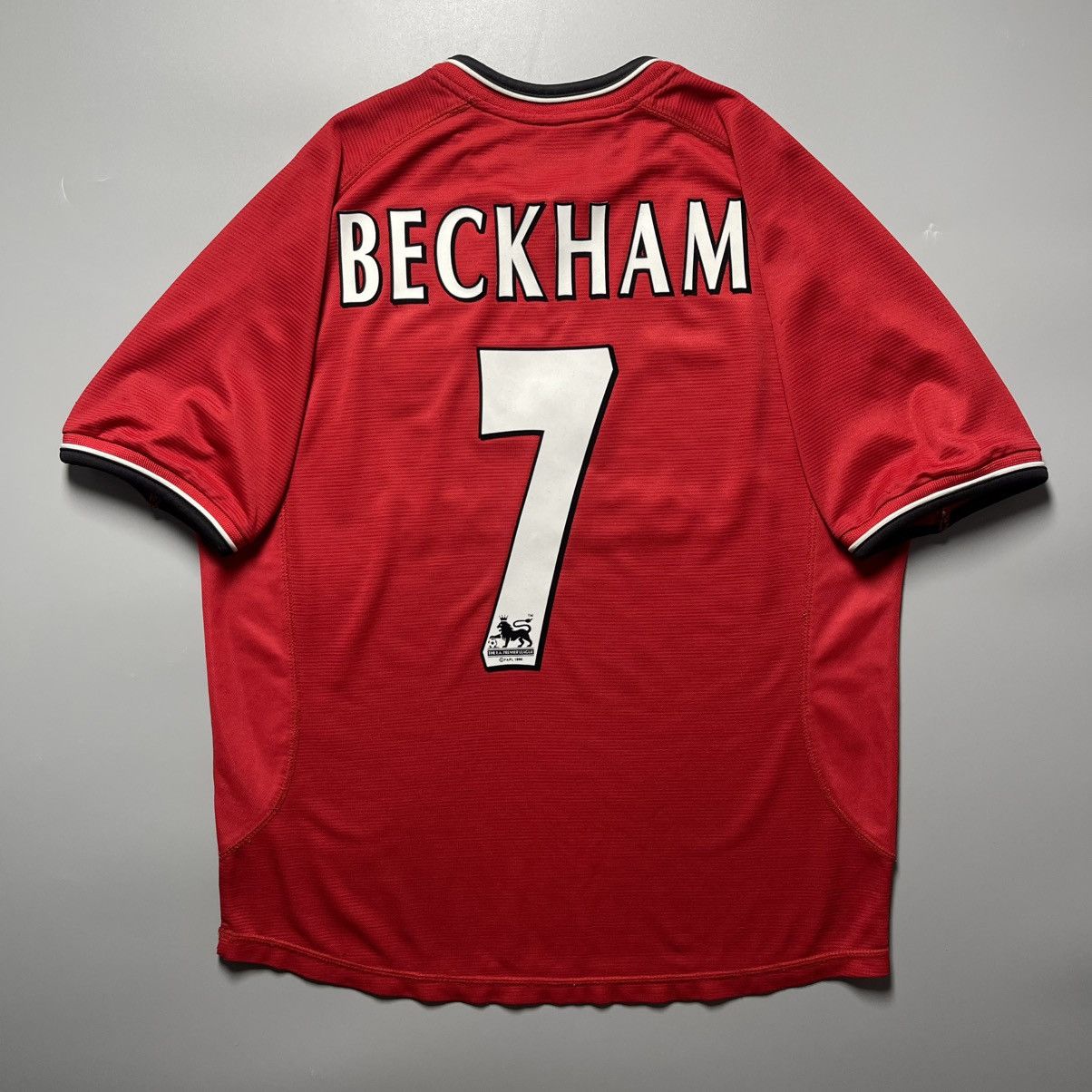 Vintage MAN UNITED UMBRO 2000/2001 FOOTBALL HOME JERSEY #7 BECKHAM Size US M / EU 48-50 / 2 - 1 Thumbnail