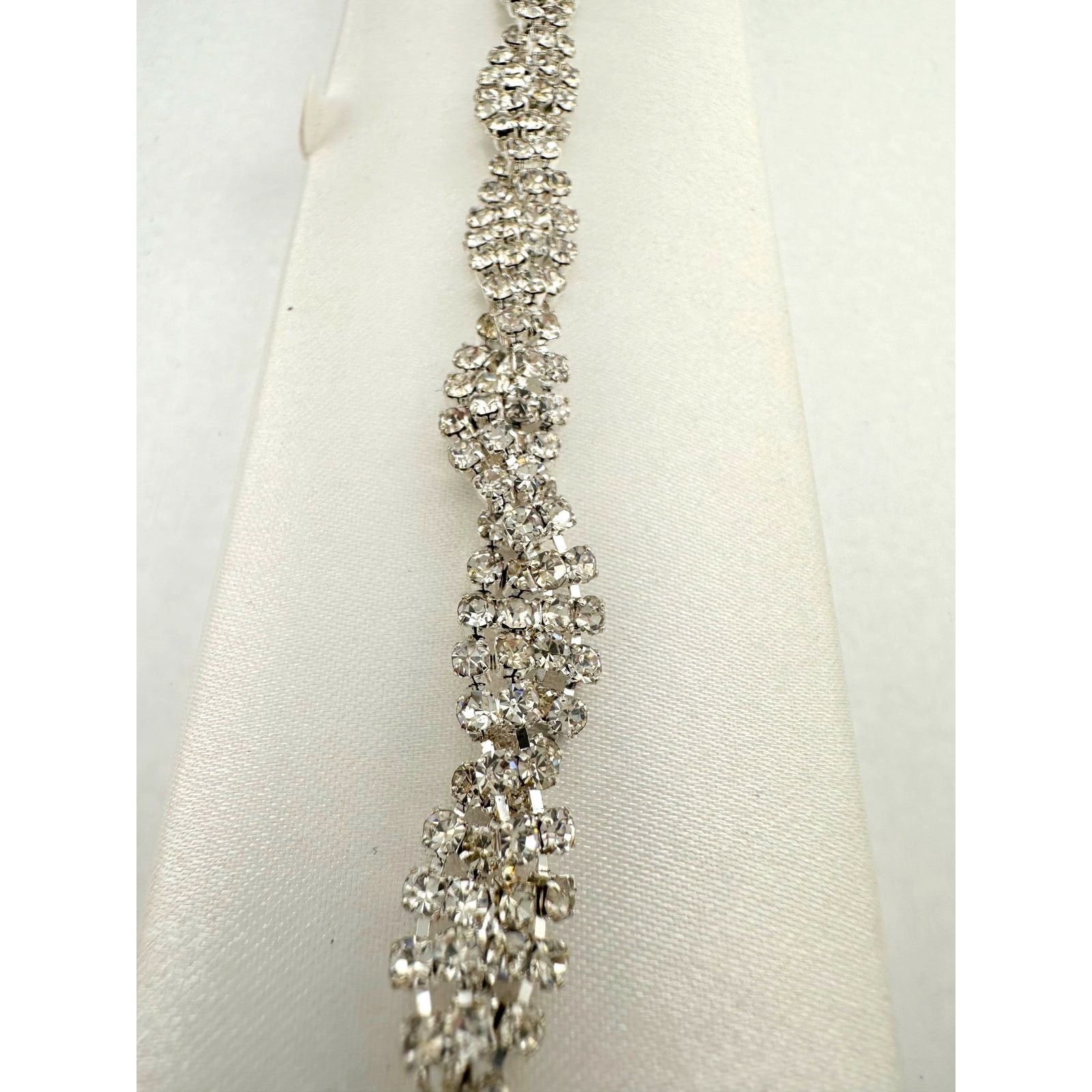 Other Friedman Jewelers Shimmering White Crystal Bracelet In Box Size ONE SIZE - 12 Thumbnail