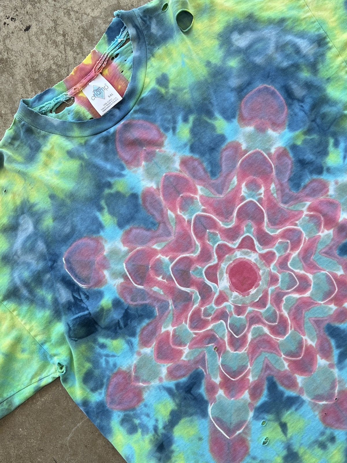 Vintage Vintage 90s Thrashed Heat Spot Tie Dye Patterned Tee 2XL Size US XXL / EU 58 / 5 - 1 Thumbnail