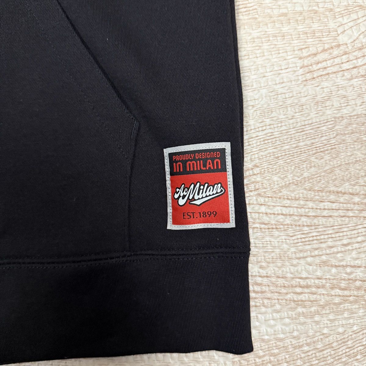 Other NWT Official AC Milan Black Red Logo Graphic Pullover Hoodie Size US M / EU 48-50 / 2 - 4 Thumbnail