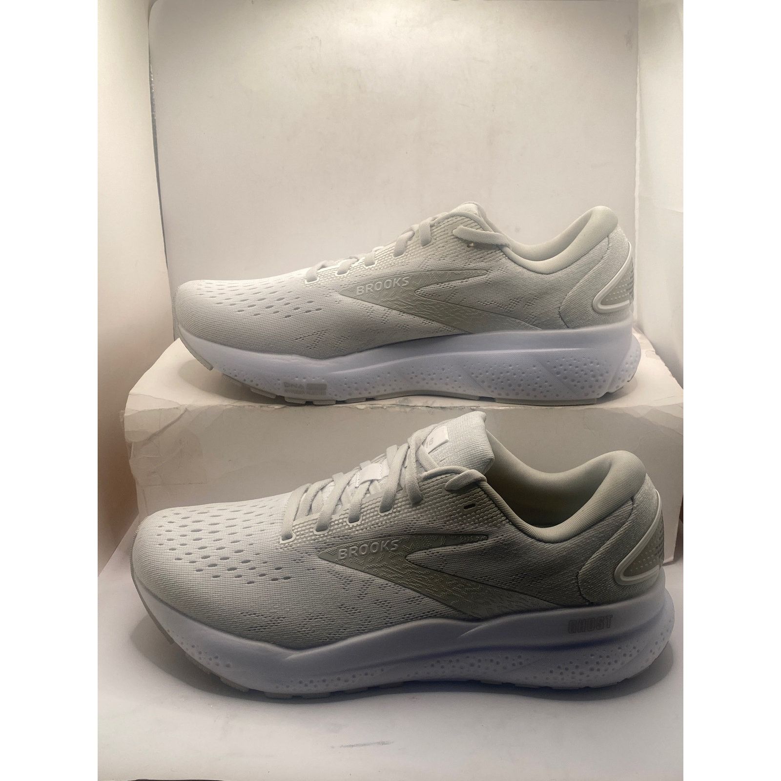 Brooks Women's Brooks Ghost 16 1204071B151 White Size US10/EU 42 Size US 10 / IT 40 - 3 Thumbnail