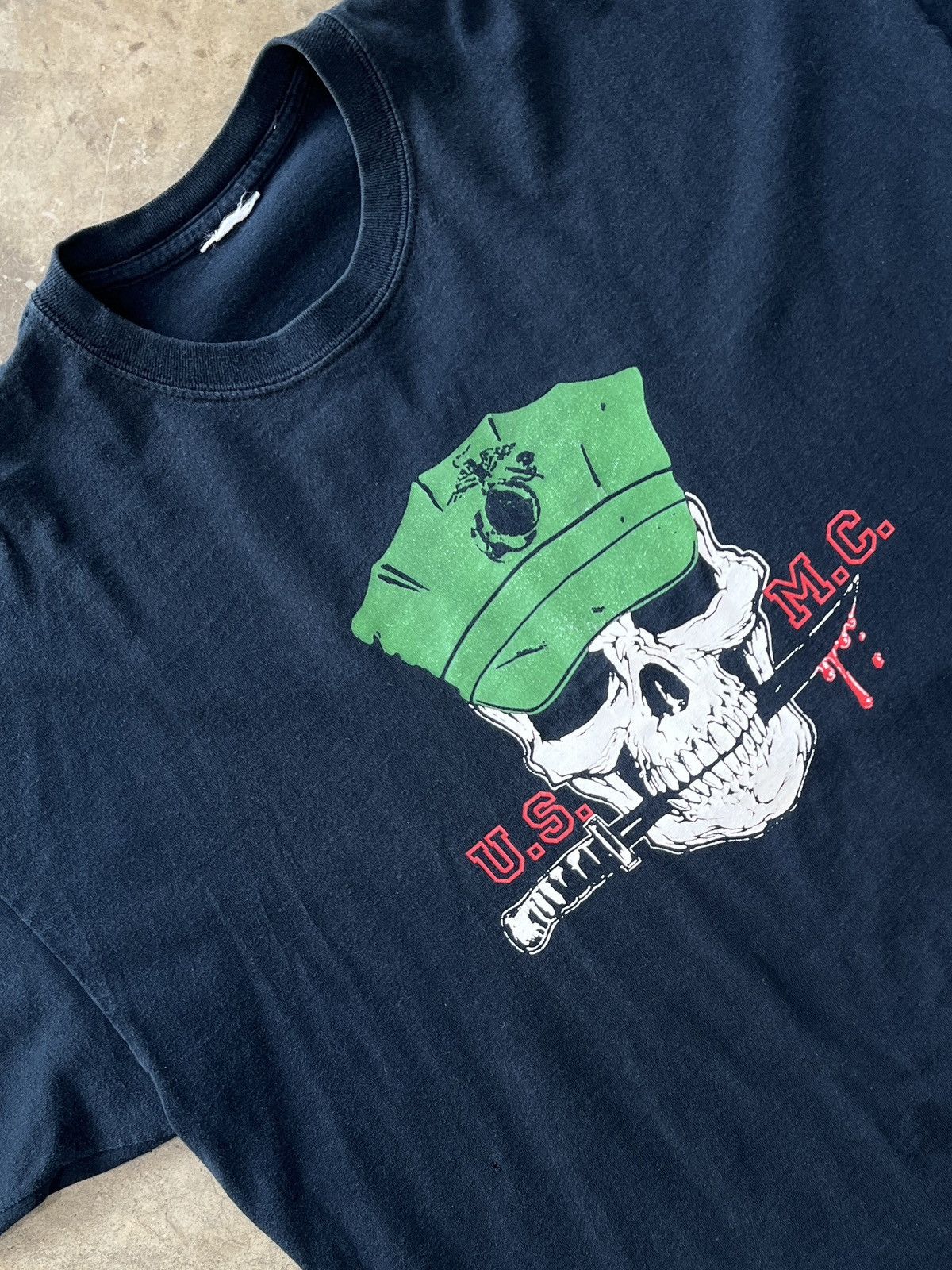 Vintage Vintage US Marine Corps Knife Skull Tee 2XL Size US XXL / EU 58 / 5 - 1 Thumbnail