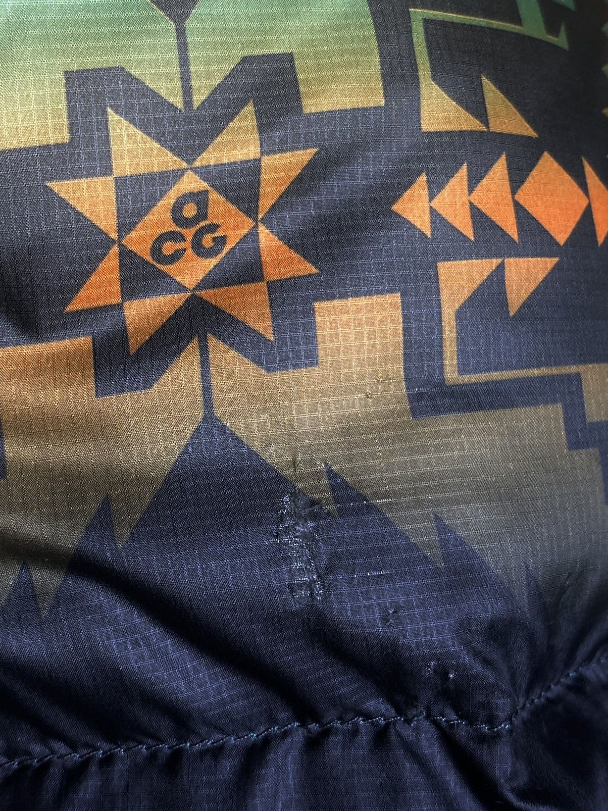 Nike ACG × Pendleton Nike ACG x Pendleton Vintage Y2K Puffer Jacket Aztec Pattern Size US L / EU 52-54 / 3 - 12 Thumbnail