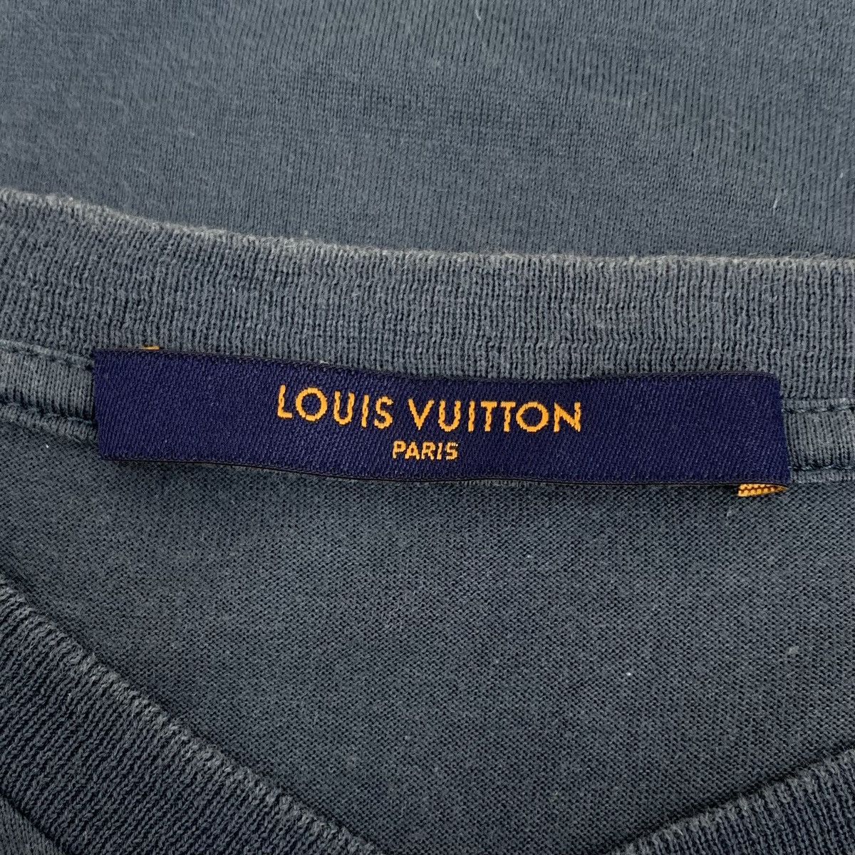 Louis Vuitton Louis Vuitton Logo Embroidered Cotton V-neck T-shirt K26WX Size XS / US 0-2 / IT 36-38 - 5 Thumbnail