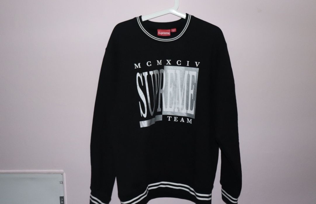 Supreme store team crewneck