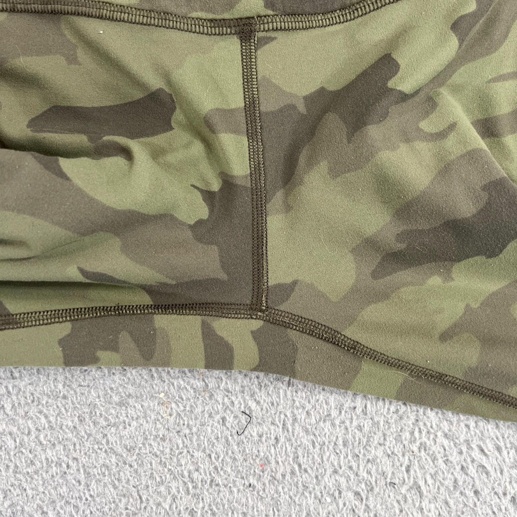 Lululemon Lululemon Leggings Size 4 Inseam 26 Green Camouflage Align Pant Gym Train Run Activewear Women Skinny Ankle Size 27" / US 4 / IT 40 - 5 Thumbnail