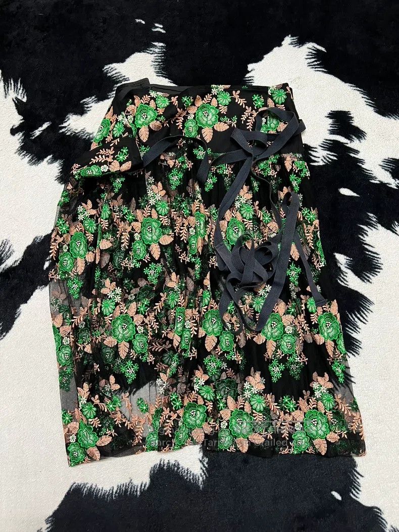 Comme des Garcons Comme Des Garcons size M Luxurious Embroidered Skirt Size 23" - 2 Thumbnail