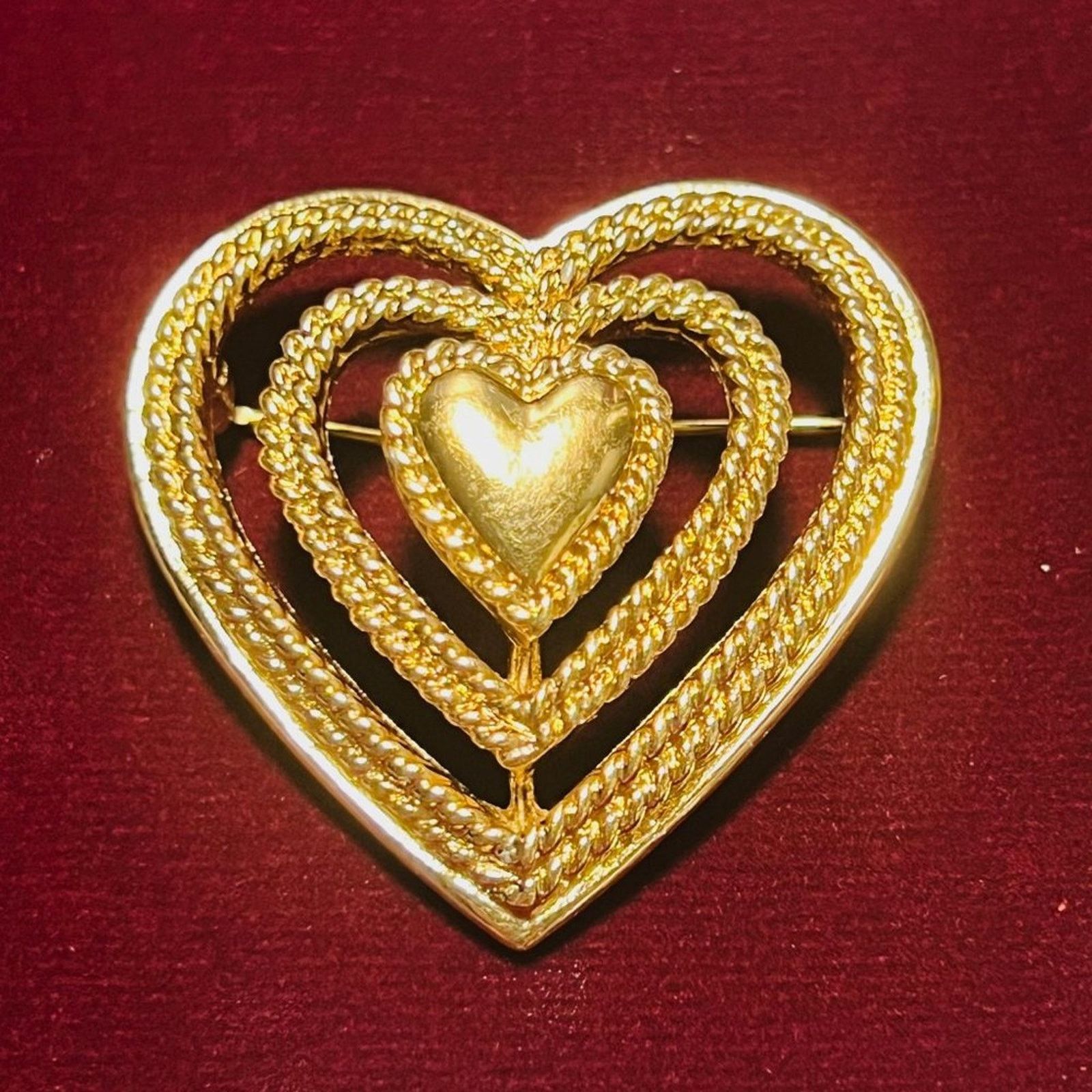 Monet Vintage - Signed - Monet Gold Tone Heart Rope Brooch Pin Size ONE SIZE - 1 Thumbnail