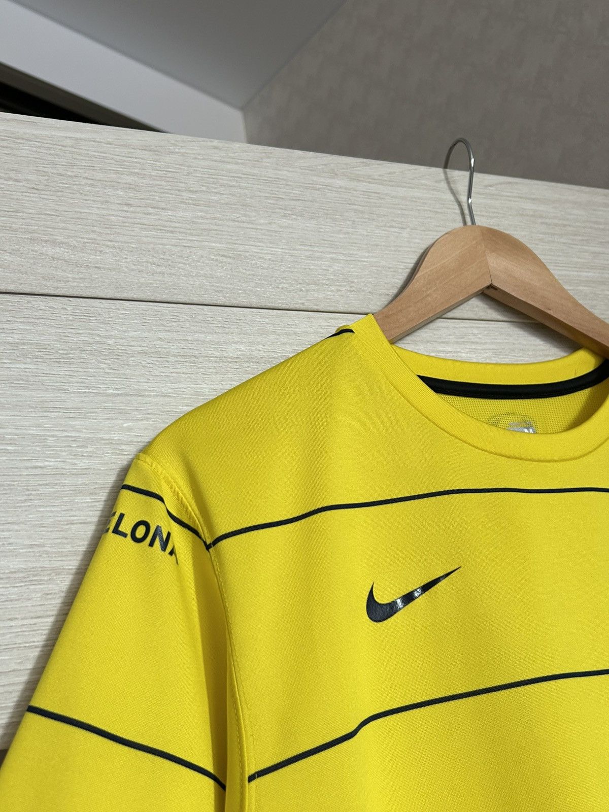 Nike Nike Barcelona original away kit for the 2008/2009 season Size US M / EU 48-50 / 2 - 6 Thumbnail