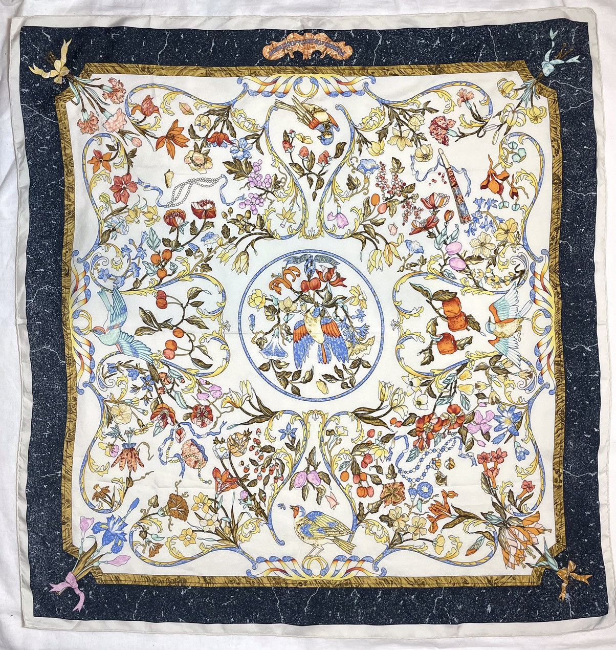 Hermes Hermes Pierres d’Orient et d’Occident white black silk scarf Size ONE SIZE - 2 Thumbnail