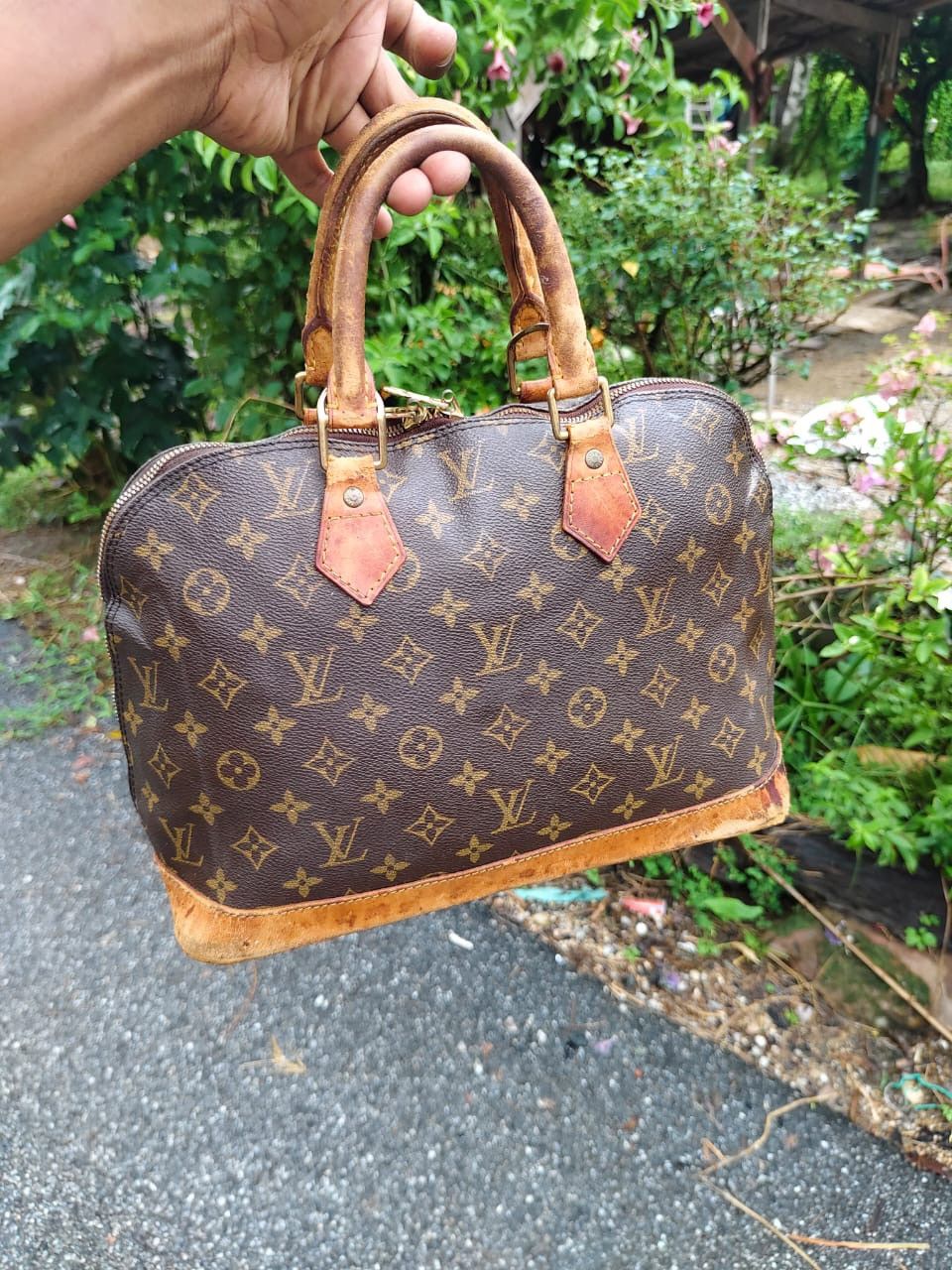 Louis Vuitton Authentic Vintage Louis Vuitton Alma PM DEFECTTED JUNK Size ONE SIZE - 2 Thumbnail