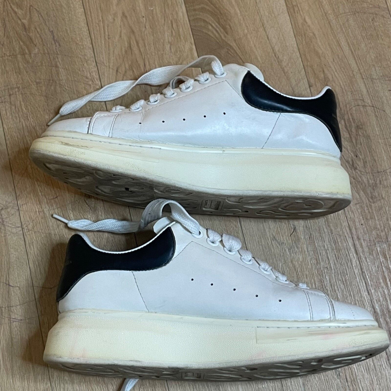 Alexander McQueen Alexander Mcqueen Oversized sneakers Leather LOW top White Size US 8 / EU 41 - 10 Thumbnail