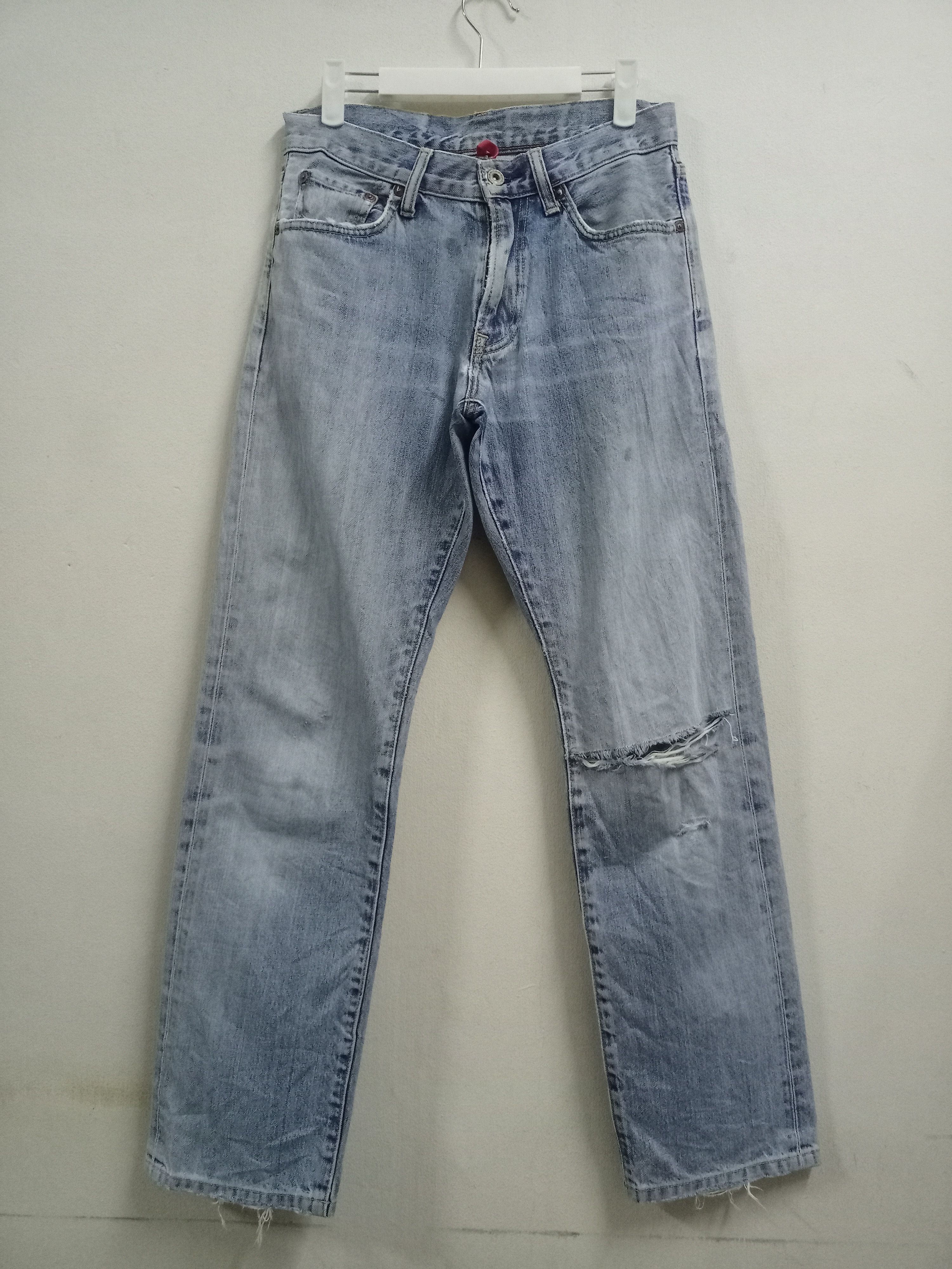 Japanese Brand × Uniqlo Vintage Japanese Uniqlo Blue Wash Distressed Jeans 29x30 Size US 29 - 13 Thumbnail