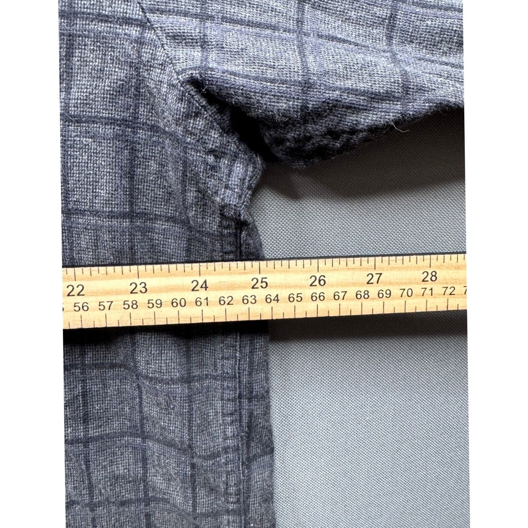 Perry Ellis Perry Ellis Mens XL Gray Plaid Button-Down Shirt 100 Cotton Long Sleeve Casual Size US XL / EU 56 / 4 - 6 Thumbnail