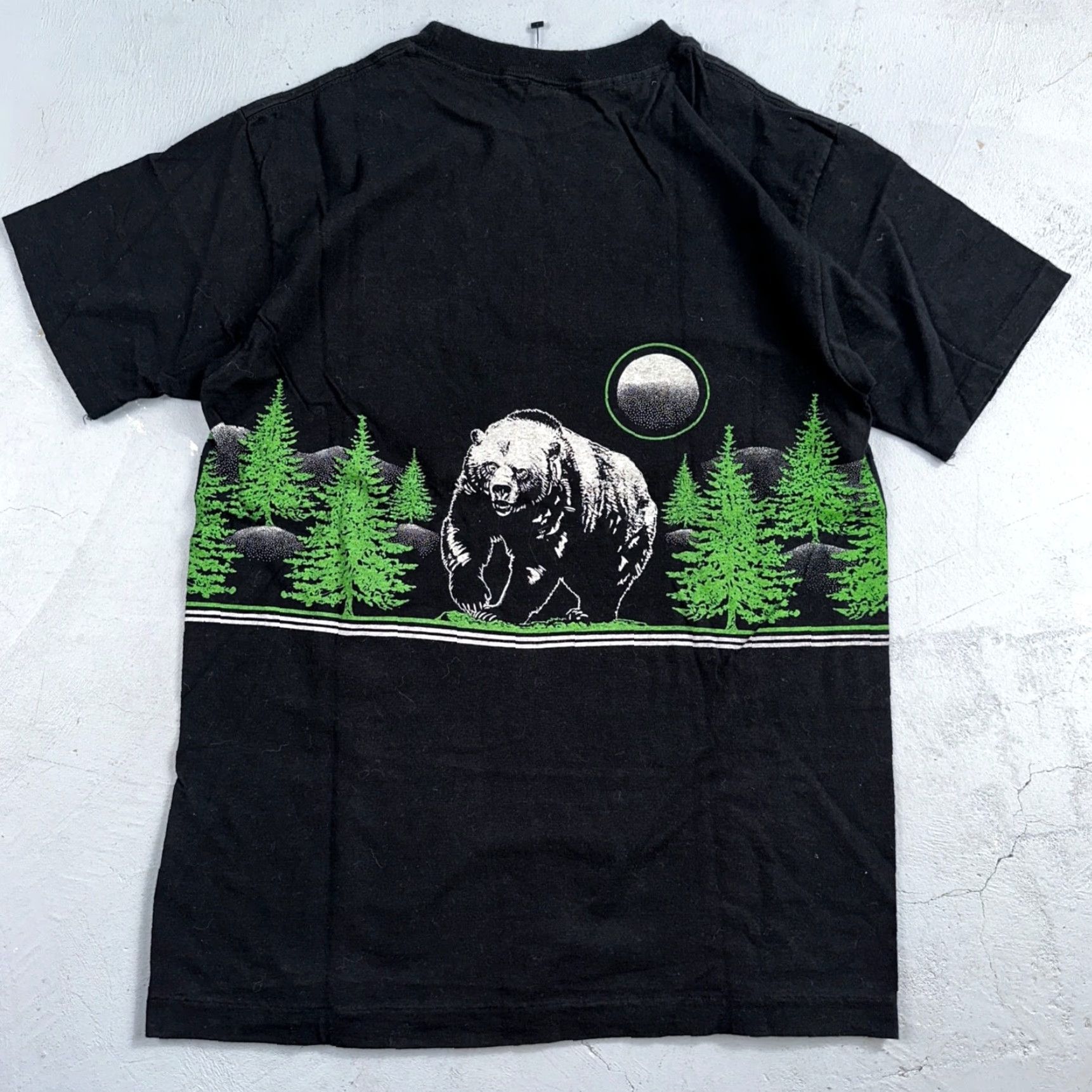 Vintage VINTAGE Bear Mountain Montana Sherrys T Shirt Black 80s Moon Nature Animal Crew Neck L Men Short Sleeve Size US L / EU 52-54 / 3 - 7 Thumbnail